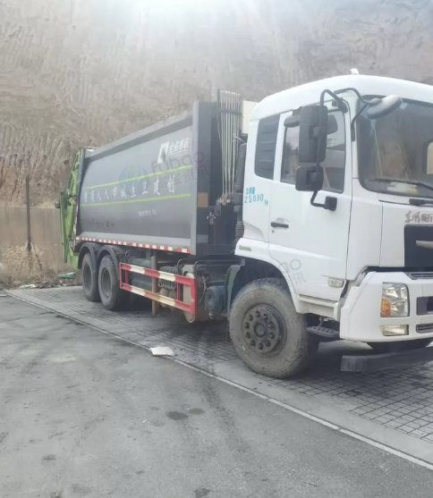 西宁市地区处理程力威CLW5250ZYS6WL压缩式垃圾车