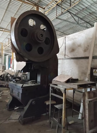 东莞市地区五金厂处理10吨、40吨、63吨100吨冲床、磨床、高速冲床、铣床等