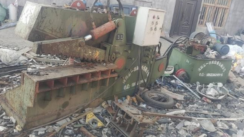 昭通市地区处理废铁剪切机、抱夹铲车