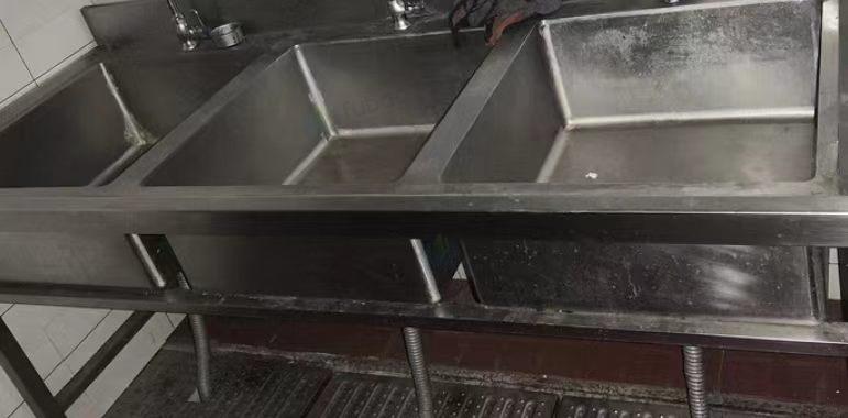 六安市地区处理冰柜、冰箱、桌椅、货架、热水器、展示柜、空调等