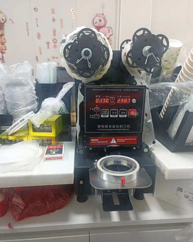 贵港市地区奶茶店处理点单机、封塑机、冰箱操作台、果糖机、制冰机等