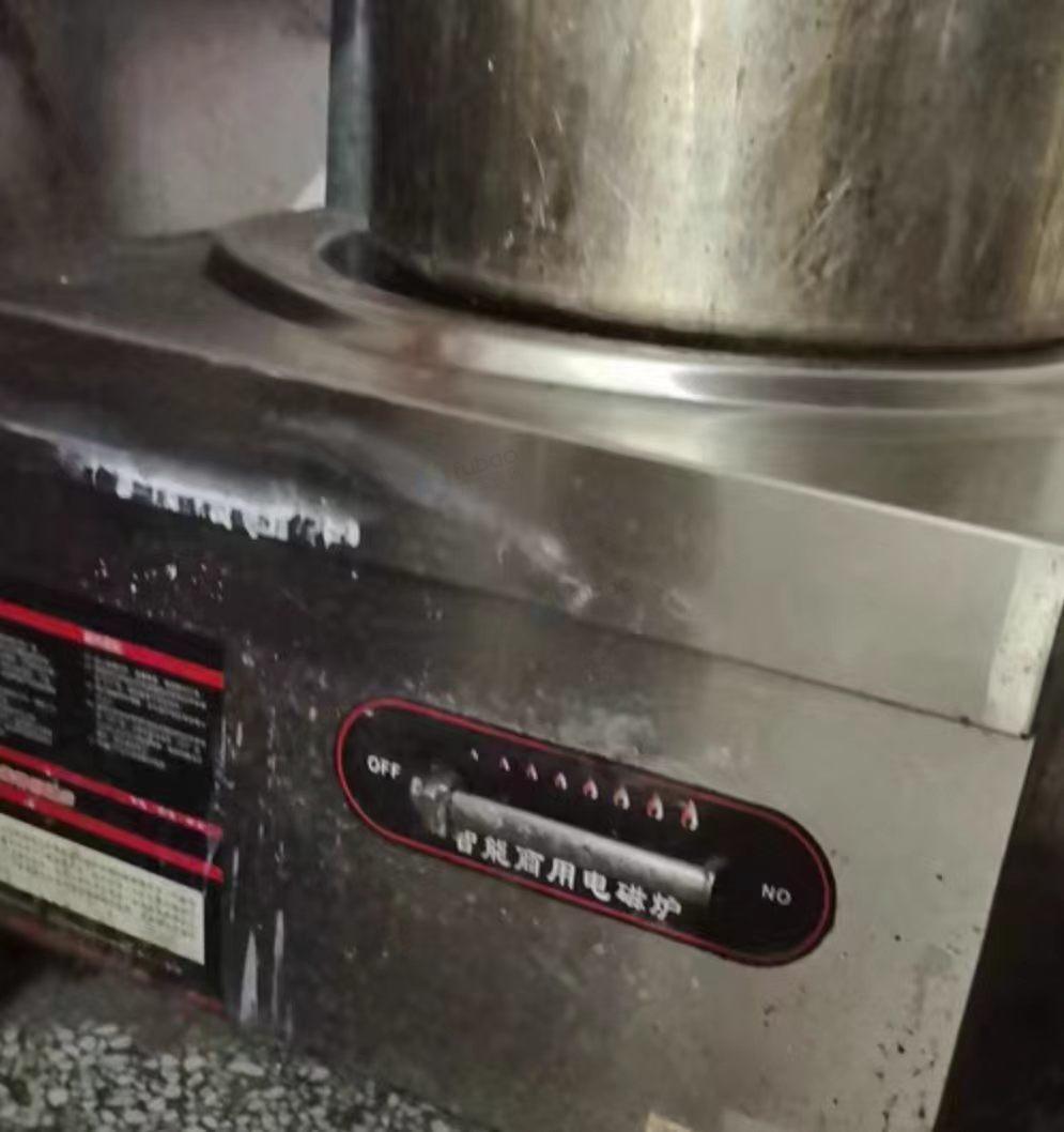 淮北市地区处理三门挂肉柜、双门大冰柜、锯骨机、电磁炉、消毒柜等牛肉汤全套设备