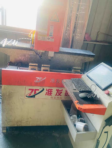 金华地区处理极简玻璃门设备四台