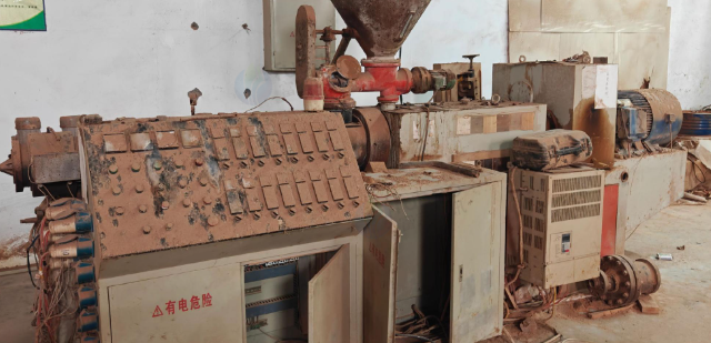 重庆地区工厂处理推台锯、带锯、钻孔机、挤出机、集尘器