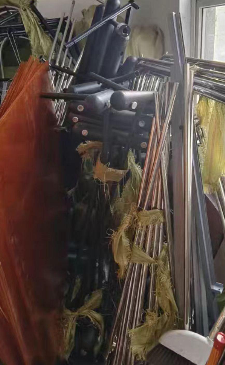 济源市地区处理活动衣架、多个挂烫机、收银系统、十几个模特、衣服撑、5000个裤夹等服装店全套设备