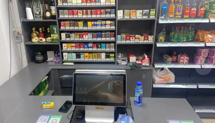 东莞市地区处理便利店整套设备、饮料冷藏柜、货架、收银台、烟酒柜等