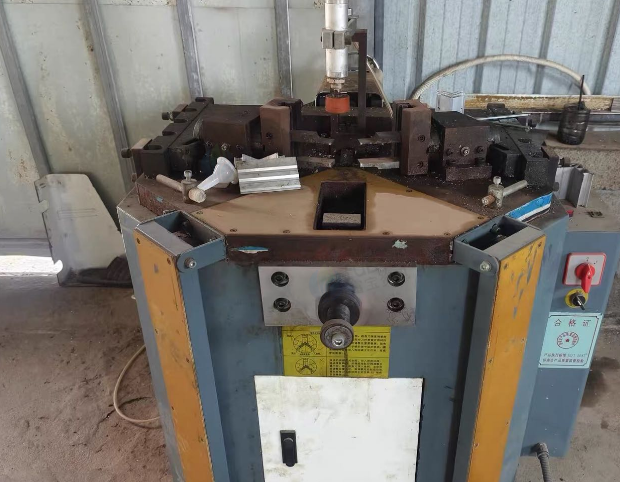 海口市地区处理自动角码锯、CNC铣床双头锯等门窗设备