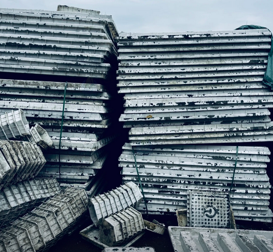 荆门地区处理1批预制件模具、集装箱