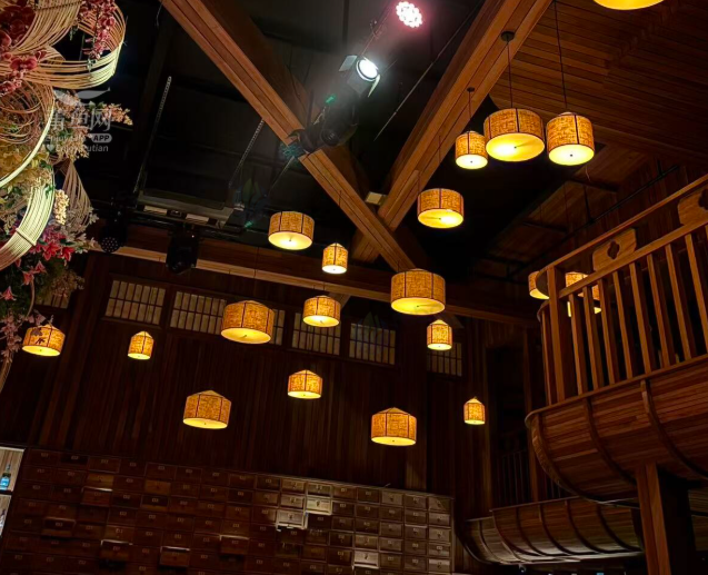 莆田市地区店铺处理桌椅、厨具、灯饰、装饰品