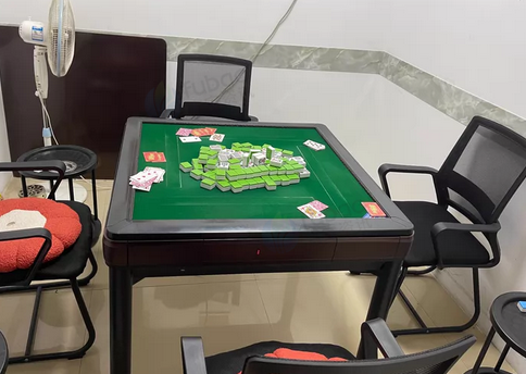 厦门市地区处理空调2台、冰箱、餐椅6把、电脑桌、麻将桌、储物柜