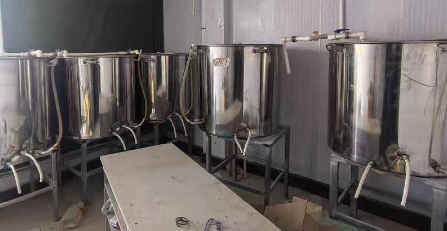 兰州市地区闲置处理石墨磨面机、磨油机、搅拌机、风凉机、油滤芯机、粉碎机、剥皮机等