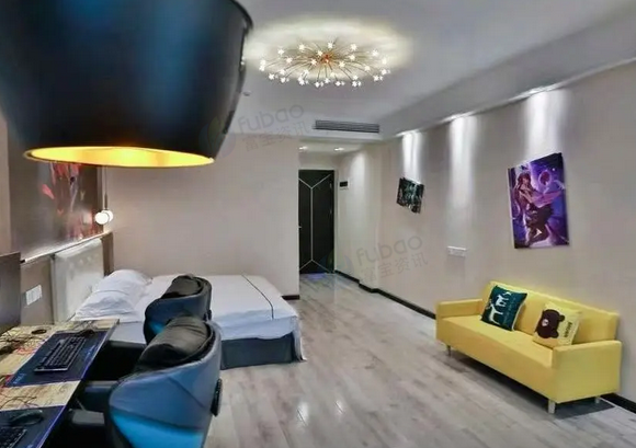 荆州地区处理1批电竞主机，显示器、电竞桌、电竞椅等电竞酒店设备