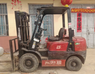 青岛市地区工厂处理2.5吨台励福叉车