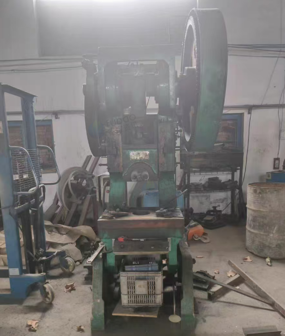 衡水市地区处理冲床两台、折弯、数控剪板机一套