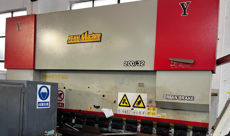 常州市地区工厂处理折弯机1台、激光切割机1台