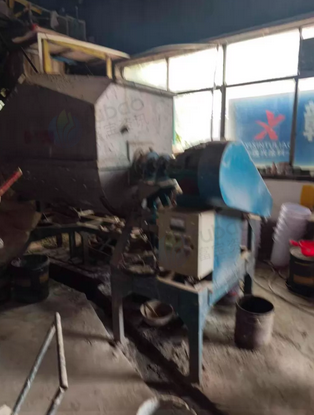 赣州市地区工厂处理闲置分散机、真石漆搅拌机、闲置拉缸2个