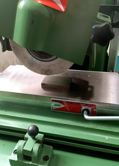 东莞地区工厂处理JOINT捷勇达4号炮塔铣床、旺盘HF-618S精密磨床，倍速特火花机等