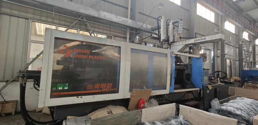 泰州市地区工厂处理600T双色注塑机