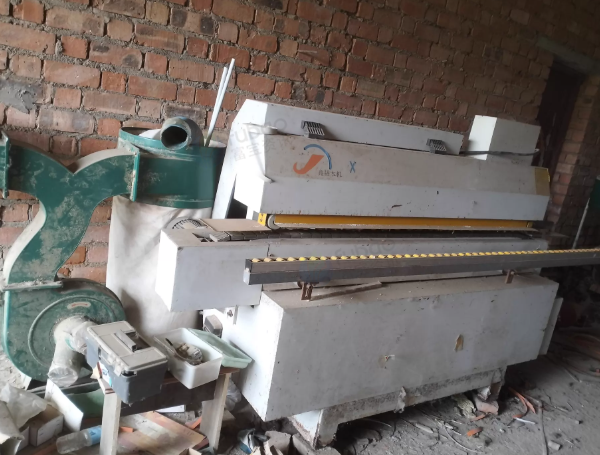 连云港市地区工厂处理封边机+精密锯一套
