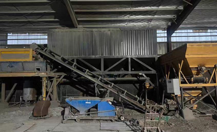 周口市地区工厂处理搅拌机、配料都等轻质隔墙板设备一套