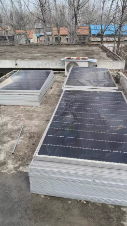 临沂市地区处理70多片尊纳单晶硅光伏板