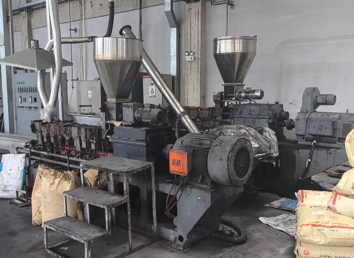 常州市地区工厂处理南京科亚平行双螺杆65机造粒机全套