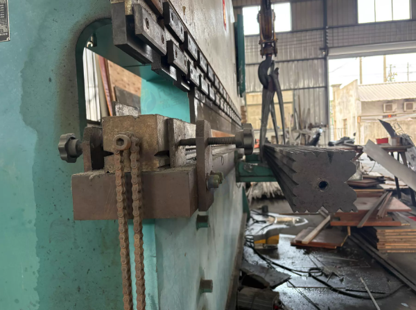 泰州市地区工厂处理125T液压折弯机