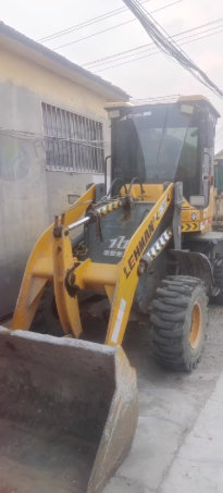 潍坊市地区处理2台装载机