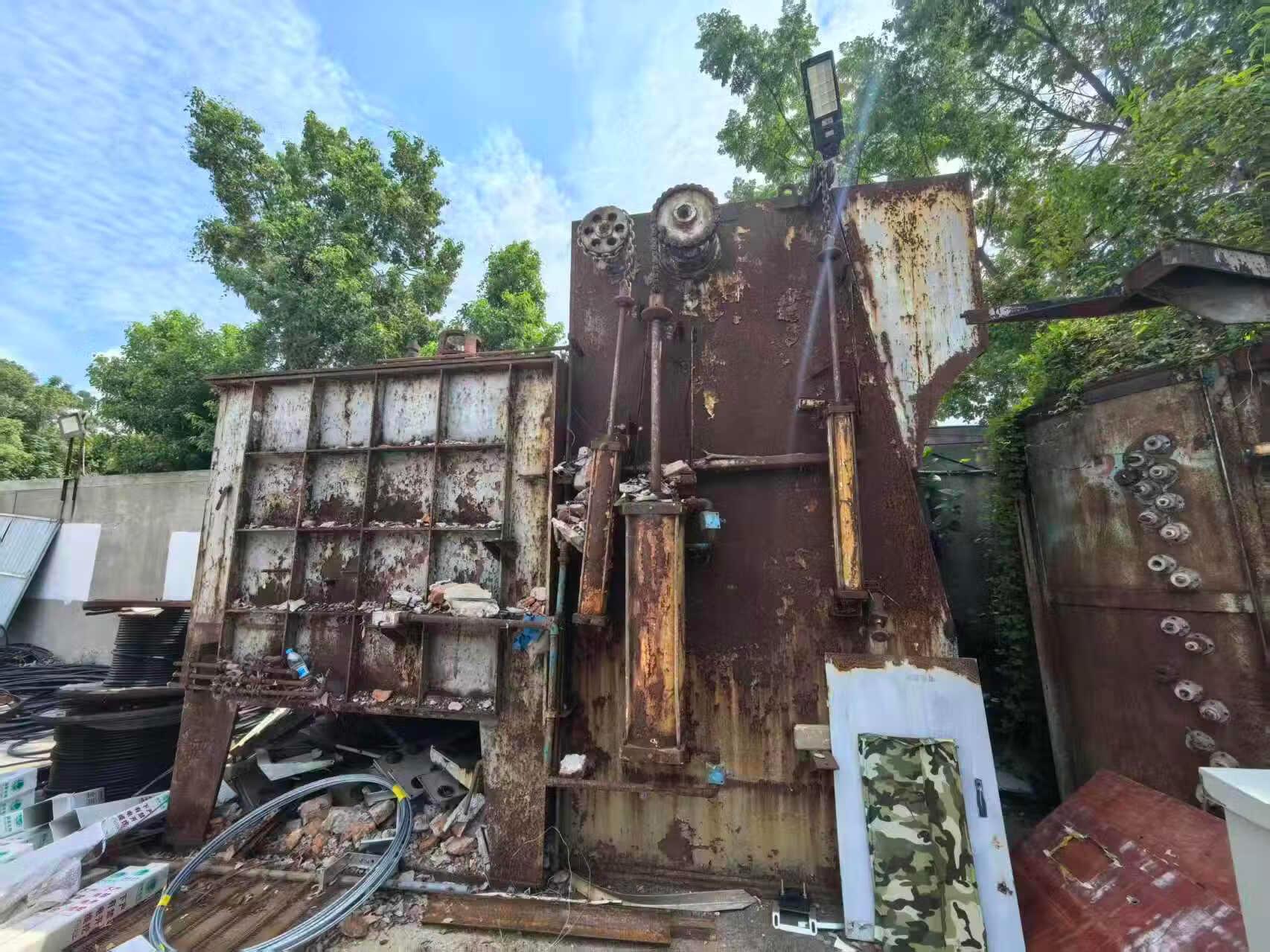 3月27日武汉市汽车零部件公司一批热处理炉组、氮化炉、电组炉、数显双柱座标镗床、数控立式升降台铣床、加工中心、压力机等机械设备网络拍卖公告