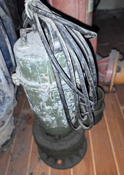 德阳市地区处理养鱼设备、污水泵1台、抽水泵3台、投饵机1台、增氧泵3台等