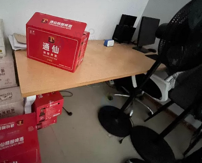 厦门市地区处理空调2台、冰箱、餐椅6把、电脑桌、麻将桌、储物柜