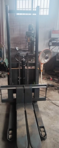 临沂地区处理1.5吨半电动堆高车