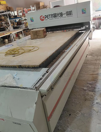 泉州市地区工厂处理Pet水晶光油一体机、杰臣1325雕刻机