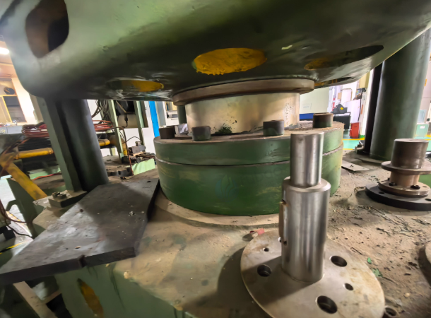 苏州市地区工厂处理350T橡胶硫化机