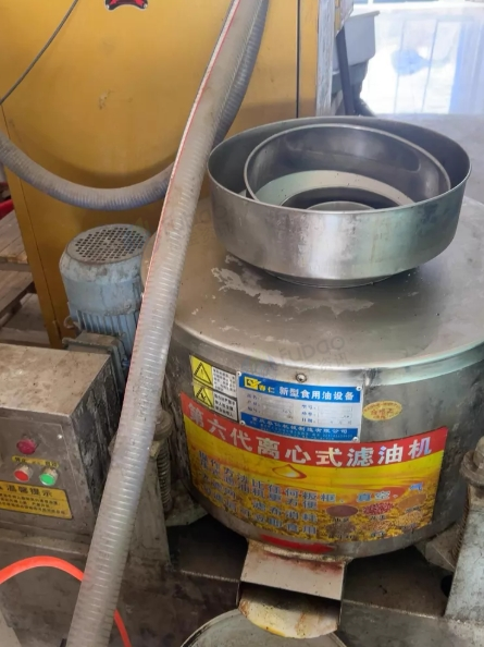 安顺市地区处理榨油机全套设备、电炒锅联川青江150型、螺旋上料机、离心式滤油机等