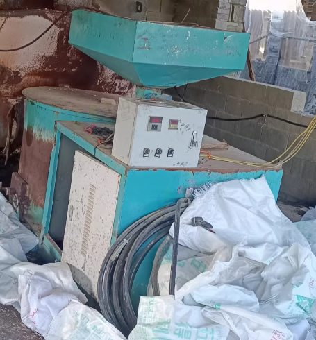 徐州地区工厂处理3T炼油锅一套