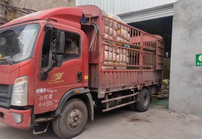 乐山市地区处理重汽豪沃四米二高栏车