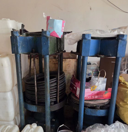 包头市地区处理2台液压榨油机