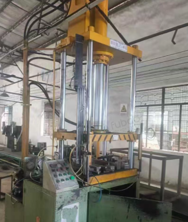 江门市地区处理四柱油压机、攻牙机、钻床、自动罗底机、50轴卷圆机、封罐机、抛光机、流水线等