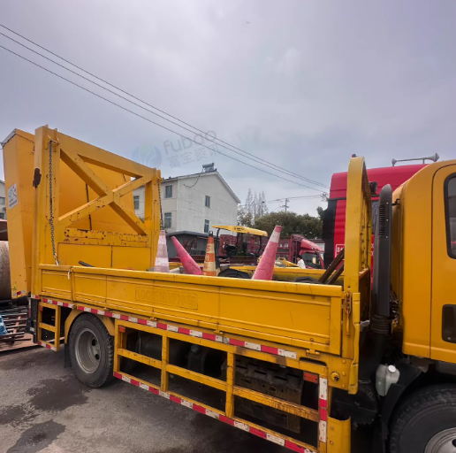 苏州市地区公司处理沃尔沃P6820D摊铺机+宝马压路机+防撞车+挂车