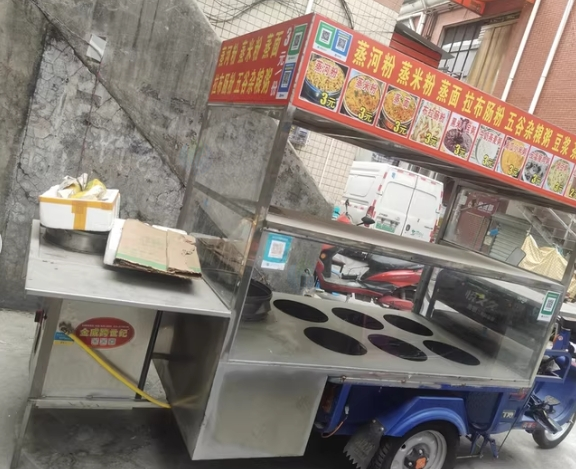 东莞地区处理肠粉蒸粉杂粮粥三轮车带煮粥锅5个、蒸笼20个、锅头等全套设备