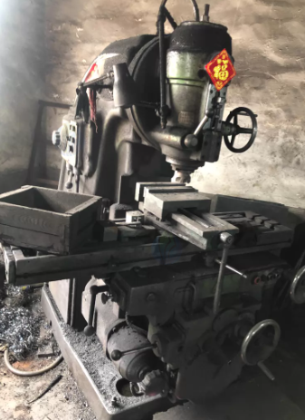 青岛市地区工厂处理X5032型立式升降台铣床