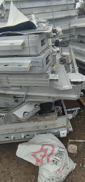 供应：四十吨铝合金，汽车底盘拆料