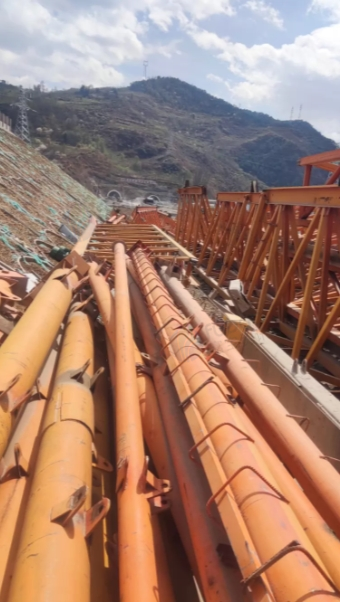 凉山市地区处理两台80吨龙门吊