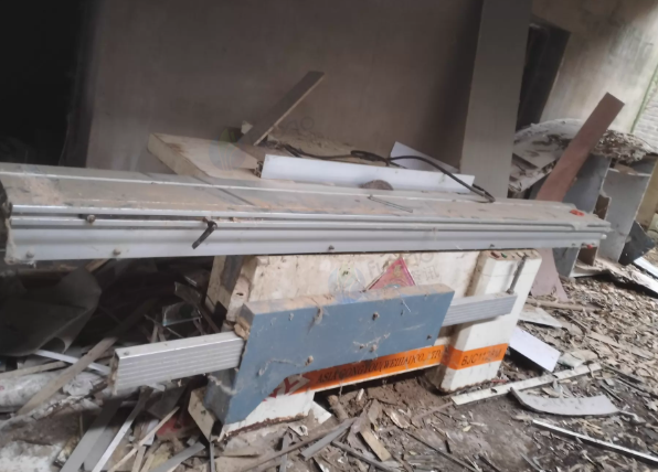 连云港市地区工厂处理封边机+精密锯一套