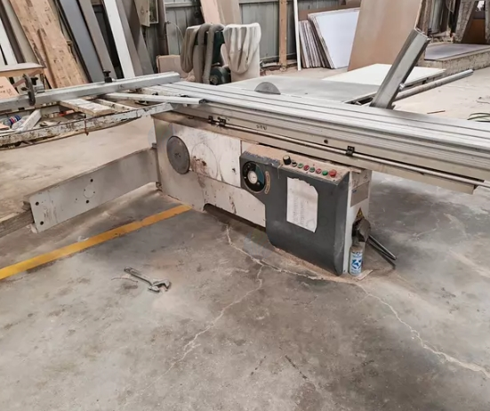 成都地区工厂处理两台精密推台锯