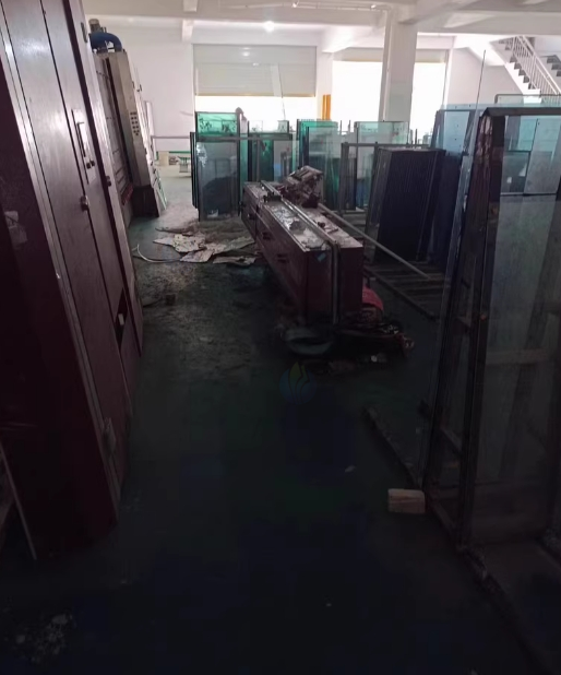 阜阳地区处理中空线、打胶机全套，丁机胶机一个，吕条切割机一个，气压叉车一个，大小玻璃架子几十个