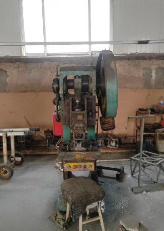 潍坊市地区工厂处理4台冲床