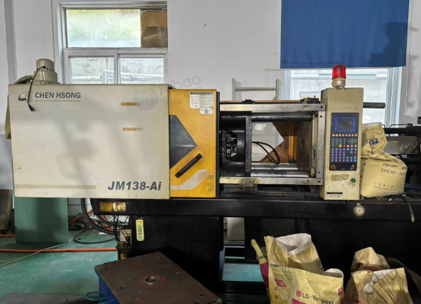 泰州市地区工厂处理海雄178注塑机1台、138T震德注塑机1台