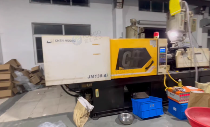 泰州市地区工厂处理海雄178注塑机1台、138T震德注塑机1台